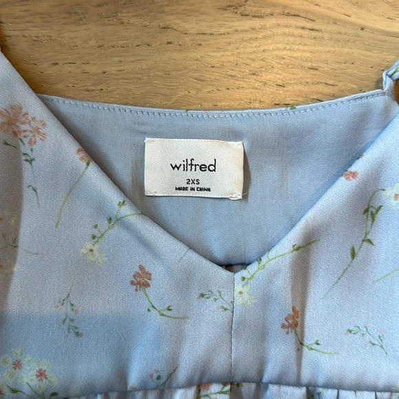 Aritzia Wilfred Loved Satin Camisole - Picture 3 of 9